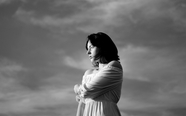 欧美单色调性感美女人体写真图片