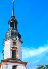 古老欧式风格教堂塔建筑摄影图片