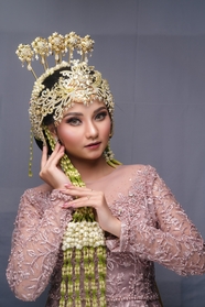 印度尼西亚传统服饰美女写真图片