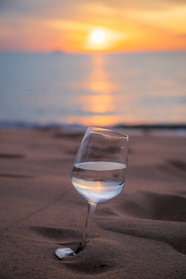 黄昏海边玻璃杯非主流摄影图片