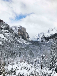 冬季雪山山脉风光摄影图片