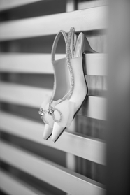 黑白单色调婚鞋摄影图片