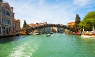 欧洲威尼斯水上城市拱桥摄影图片