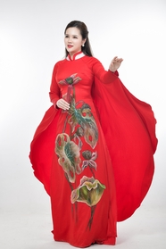 越南红色传统服饰奥黛美女图片