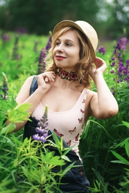 性感俄罗斯美女人体模特户外摄影图片
