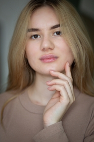 长发素颜女孩写真摄影图片