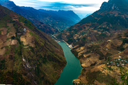 山脉峡谷绿色江河山水图片