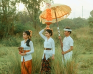 传统婚嫁民俗人物摄影图片