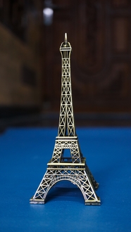 法国巴黎埃菲尔铁塔建筑模型图片