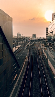 日暮黄昏城市铁轨摄影图片