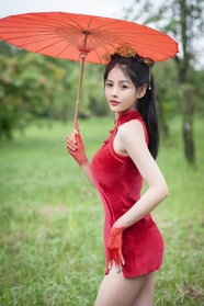 亚洲极品红衣女郎诱惑西西人体图片