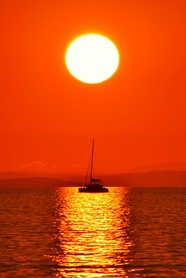 黄昏海上夕阳红摄影图片