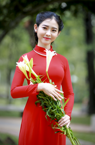 亚洲优雅气质红色旗袍美女写真图片