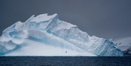 冬季冰岛白色冰山摄影图片