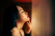 亚洲性感美女侧颜写真摄影图片