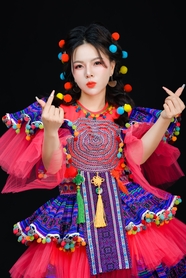 亚洲甜美女孩传统服饰写真摄影图片