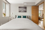 小型卧室双人床铺装修效果图摄影