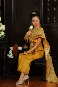 泰国传统服饰美女写真摄影图片