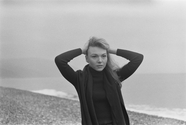 欧美海边海滩黑白风格美女图片摄影
