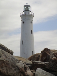 海岸岩石白色灯塔摄影图片