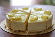 香甜黄色柠檬芝士蛋糕摄影图片