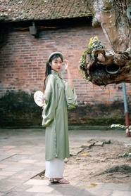 越南传统服饰女生写真摄影图片