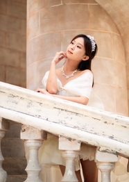 亚洲美女城堡公主风婚纱摄影图片