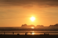 日暮黄昏海滩落日余晖摄影图片