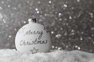 圣诞节白色彩球装饰物摄影图片