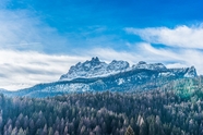 意大利北部喀斯特山脉冬季风光摄影图片