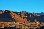 阿富汗光秃秃的石头山脉风景图片