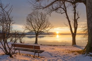 冬季唯美湖泊夕阳西下图片