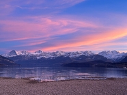 冬日紫色黄昏雪域高山摄影图片