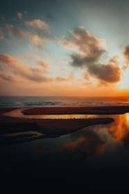 日暮黄昏海边沙滩风光摄影图片