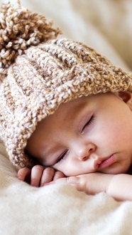 正在睡觉的可爱萌娃宝宝图片