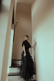 亚洲时尚黑色婚纱美女写真摄影图片