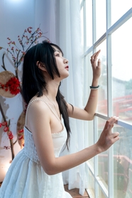 室内窗边亚洲性感侧颜少女美女写真图片