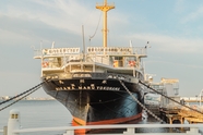 日本港口码头大型轮船图片