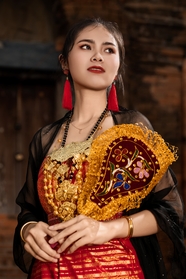 亚洲特色民族服饰美女写真图片