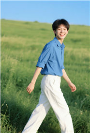 阳光少年风帅哥户外写真图片