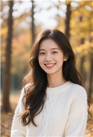 秋天树林白色羊毛衣长卷发美女图片