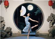 中式庭院跳舞的古典旗袍美女图片