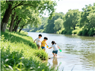 夏日河边玩耍的孩子们图片