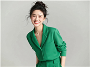 绿色商务休闲套装美女写真图片