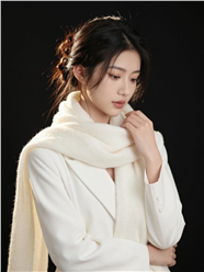 白色商务套装美女写真摄影图片