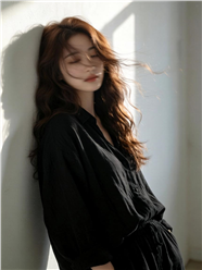 茶色长发大波浪美女氛围感图片