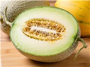 切半的蜜瓜摄影图片